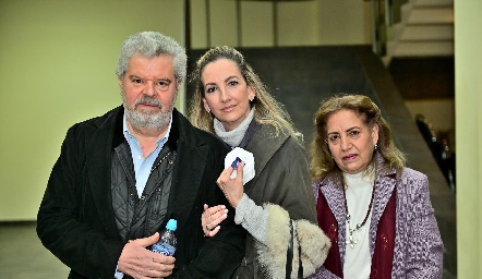  Luis José, Elisabeth y Martha.