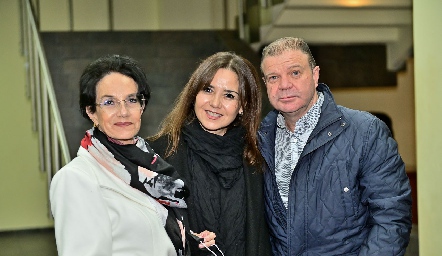 Leticia Nieto, Leticia Villalobos y Miguel Bernal.