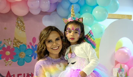  Alejandra Díaz de León con su hija Ale.