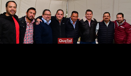 Roberto Ramírez, Hugo Zapata, Fer Domínguez, Eduardo Gouyonnet, Juan Pablo, Víctor Zapata, Nacho Puente y Luis Franco.