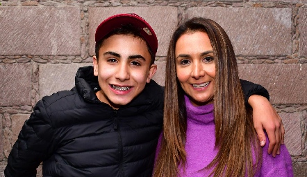 Rodrigo Abaroa con su mamá Flor Hernández.