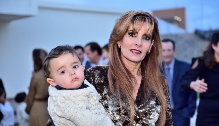  Fabiola Tirado con su nieto Daniel.