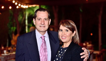 Rodrigo Tirado y Esther Veloz.