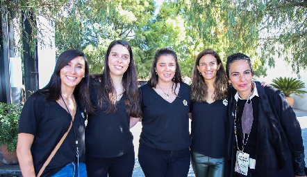  Natalia Ostos, Roxana Sarabia, Sofía López, Georgina Ramos y Malena Villasuso.