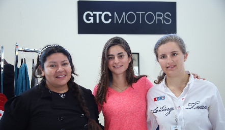  María del Carmen, Verónica Romero y Sofía Torres.