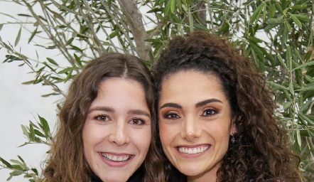  Lorena de la Parra y Paola Zepeda.