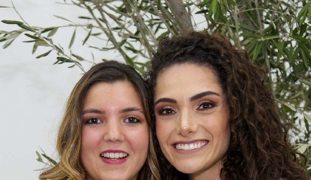  Mimí Navarro y Paola Zepeda.