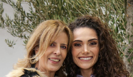 Sara Martínez y Paola Zepeda.