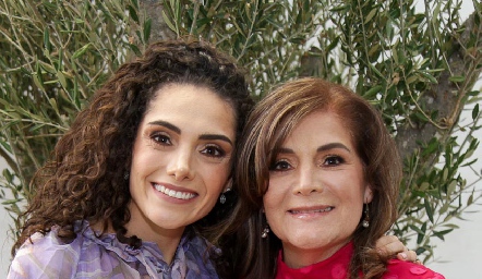  Paola Zepeda con su mamá Beatriz Rojas.
