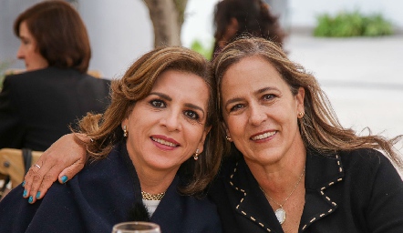  Ana Emelia Tobías y Mireya Martínez.