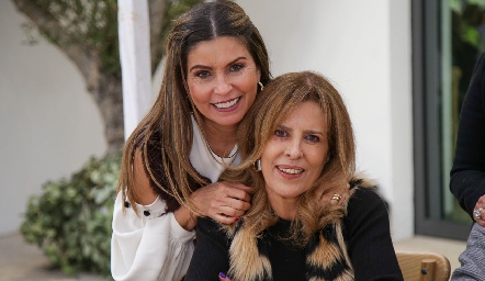  Gaby Goldaracena y Sara Martínez.