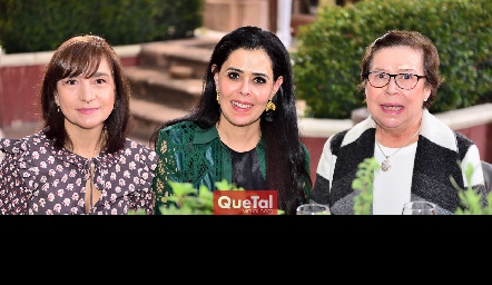 Pina Cadena, Caro Mendoza y Rosario Cadena.