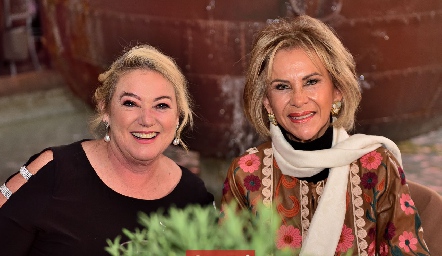 Yolanda Del Valle y Gloria Estrada.