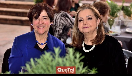 María Elena Prieto y Elizabeth Fidalgo.