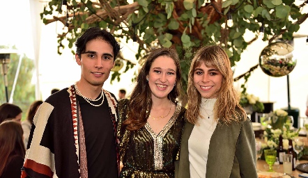 Israel Saens, Paola Celis y Nathalia Monsivais.