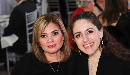  Lizet Lara y Ana Cristina Castanedo.