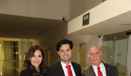  Elizabeth García, Rubén Gutiérrez y Manuel Castanedo.