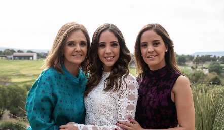  Paty Chávez con sus hijas Ale y Patricia Villarreal.