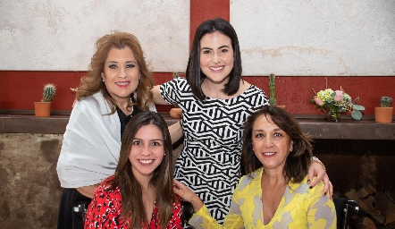  Gabriela Cerecedo, Fidelina Trueba, María del Carmen Quijada y Estela Ceja.