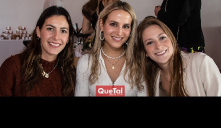  Daniela Mauricio, Francesca Pacífico y Ale Álvarez.