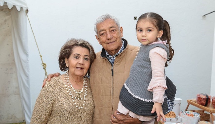  Lula Hernández, Nacho Ortega y Silvana Ortega.