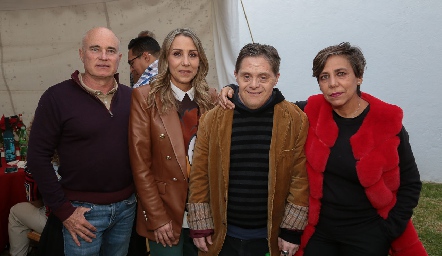  Tomás Alcalde, Roxana Serna, Carlos Serna y Marcela Serna.