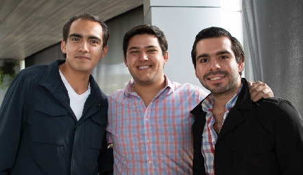  Mau Sánchez, Matthew Delgado y  Rodrigo Pérez.
