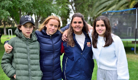 Santiago Torre, Mariana Torres, Gabriela Díaz Infante y María Paula Vera.