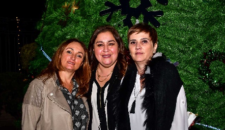 Adriana Ocaña, Deyanira Cázares y Claudia Hinojosa.