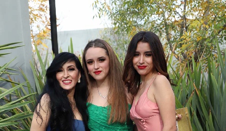  Pilar Velez, Alejandra Cárdenas y Pilar Villasuso.