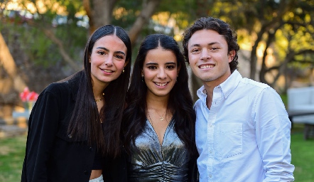  Marisol Corripio, Daniela Navarro y André Campos.