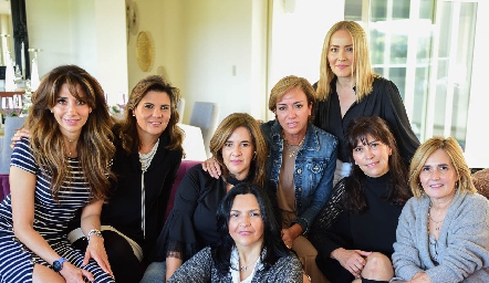  Ceci de los Santos, Montse Abella, Noemí Sampere, Karina Ramos, Claudia del Pozo, Maricarmen Haro, Silvia Aguilar y Gaby Betancourt.
