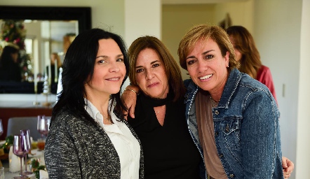  Gabriela Betancourt, Noemí Sampere y Karina Ramos.
