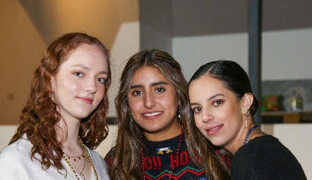  Alejandra Ocaña, Camila Reyes y Ximena Delsol.