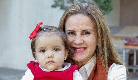  Michelle Baeza con su hija María José.