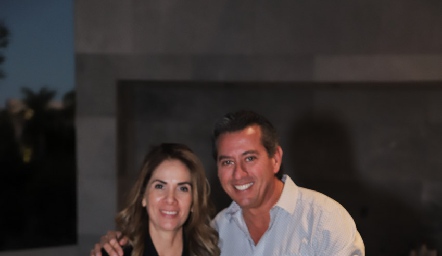  Gabriela Aranda y Gustavo González con su hijo Andrés.