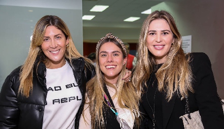 Martha de la Rosa, Joselyn Córdova y Lourdes Robles.