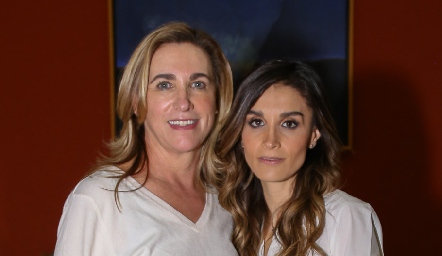  Ana María Ferrari y Gemma Loredo.