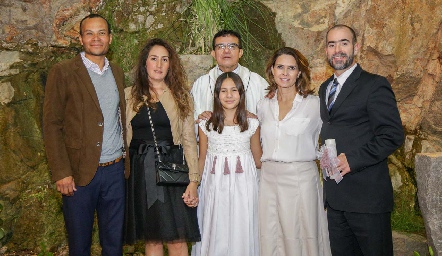  Miguel Fernández, Lorena Ortiz, Padre Chava, Emma Fernández, Fernanda Félix y Manuel González.