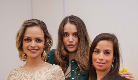  Verónica Alvarado, Lorena Alvarado y Maru Alvarado.
