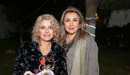  Verónica Escobedo y Claudia García.