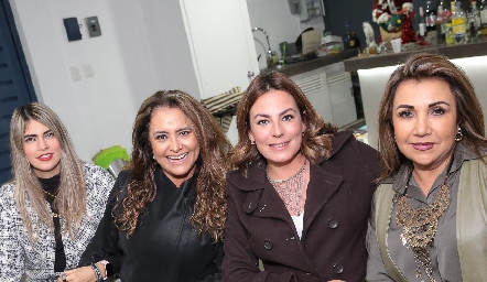 Mariana Berrones, Paty Lara, Mariana Azcargota y Claudia García.