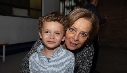 Rosana Benavente y su nieto Tomás Ramos.
