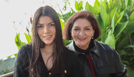  Andrea Castillo y Lourdes Villegas.