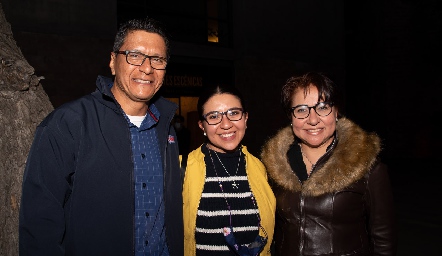  Gerardo Ramírez, Lorena Ramírez y Verónica González.