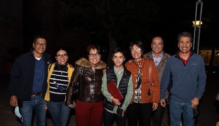  Gerardo Ramírez, Lorena Ramírez, Verónica González, Naoki Nishinoya, Graciela González, Salvador González y Fernando González.