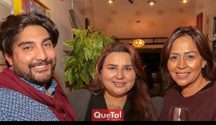  Pablo Sainz Abud, Anabelle Vega y Michelle Cabrera.