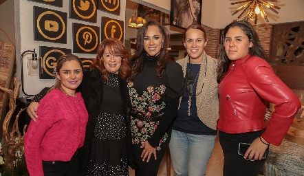  Ximena Martínez, Lorena Ramirez, Mariza Calderón, Sonia Reynoso y Maria Espinosa.