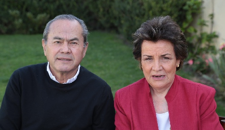  Ernesto Madrigal y Martha Torres.