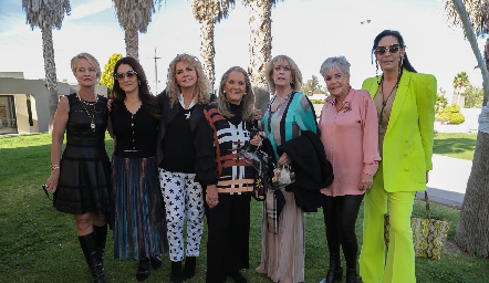  Güera Valle, Mercy Lafuente, Velia Hervert, Paty Meade, Olga Meade, Paty del Peral y Ana luisa Lujambio.
